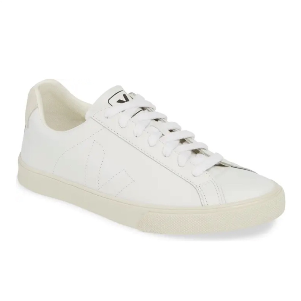 Veja Espalar Sneaker. EU 42. (Women's 10.5 / Men's 9)